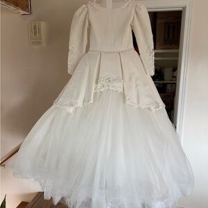 Elegant White Lace Gown size 8 youth